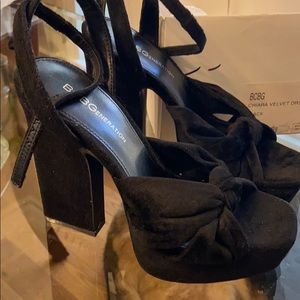 BCBG Generation Chiara Heel Platform Pump velvet 5